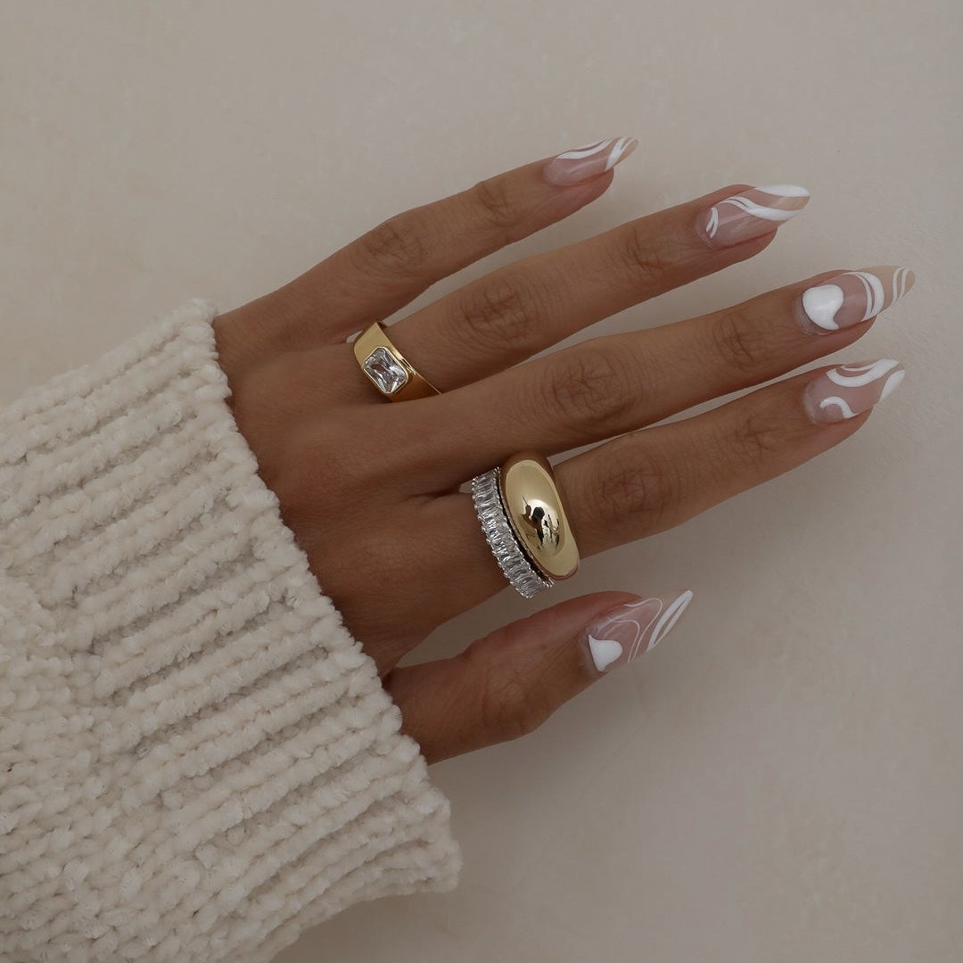 Ava Ring - Alexa Kelley