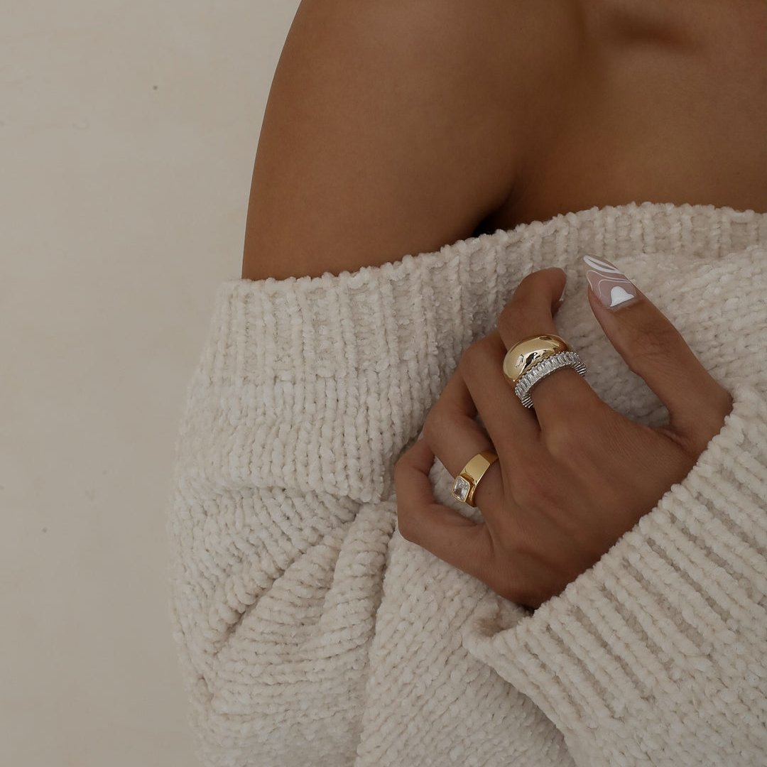 Ava Ring - Alexa Kelley
